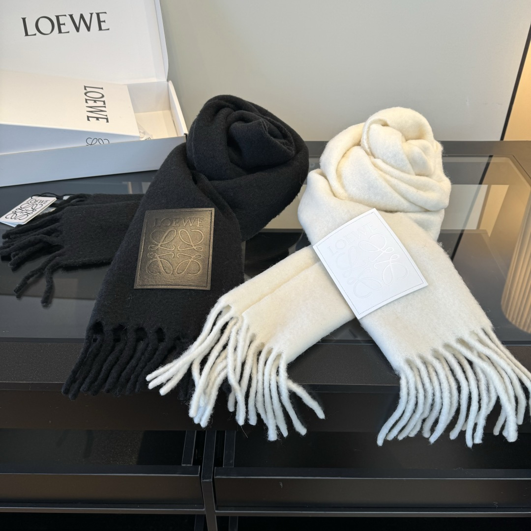 Loewe 小红书同款Loewe罗意威新品彩色马海毛围巾 斯德哥尔摩的温暖色彩 第一眼便爱上