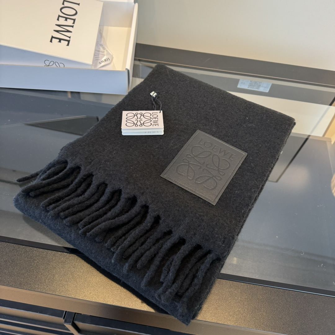 Loewe 小红书同款Loewe罗意威新品彩色马海毛围巾 斯德哥尔摩的温暖色彩 第一眼便爱上