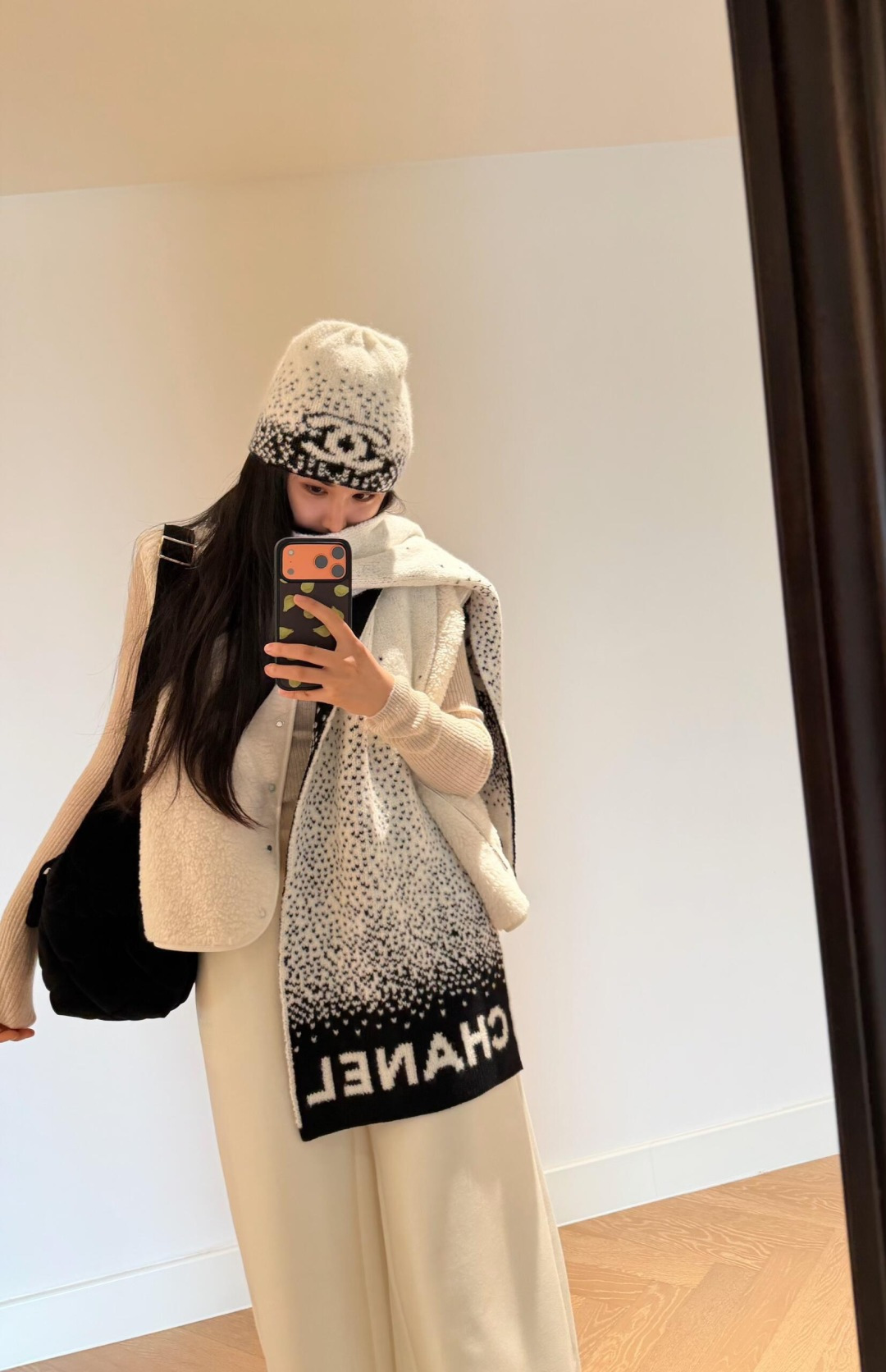 Chanel 新款Chanel · 香奈儿难得一见的针织单品 温柔配色 迷恋 气质低调恬静又不失优雅 重点推荐 一秒心动啊 高级