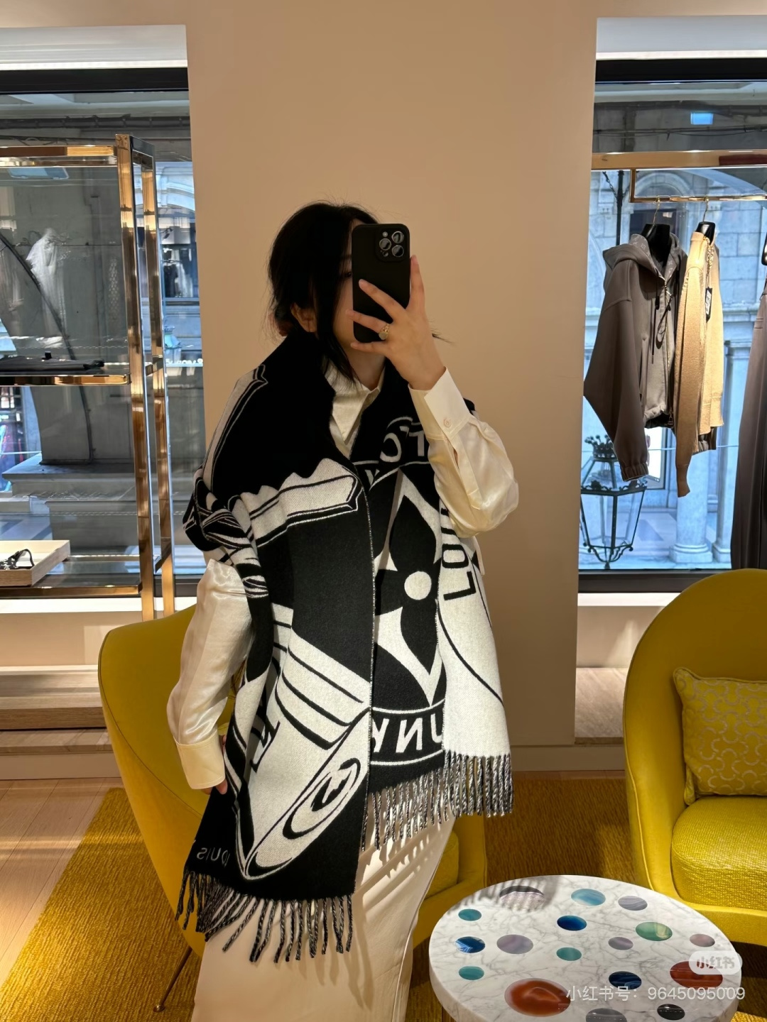 Louis Vuitton 𝐋𝐨𝐮𝐢𝐬 𝐕𝐮𝐢𝐭𝐭𝐨𝐧 24新版挂锁和钥匙羊绒围巾