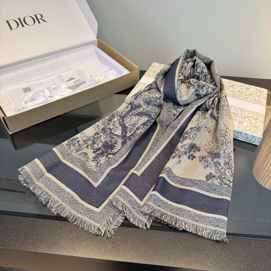 Dior 迪奥 来啦 度假及日常都非常好搭配的款 订单私流 一看到就想去度假‼ 平时穿搭也非常好搭配