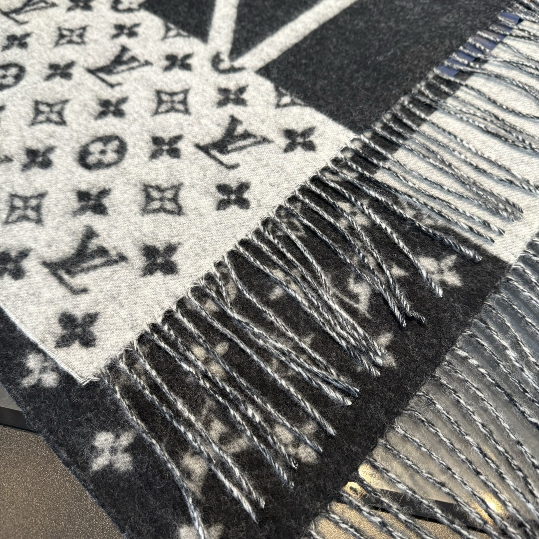 Louis Vuitton LV新款拼接羊绒围巾