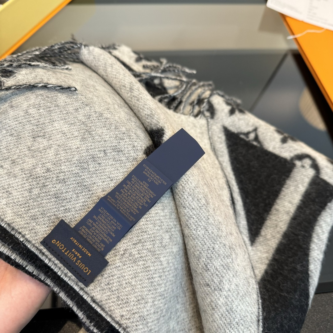 Louis Vuitton LV新款拼接羊绒围巾