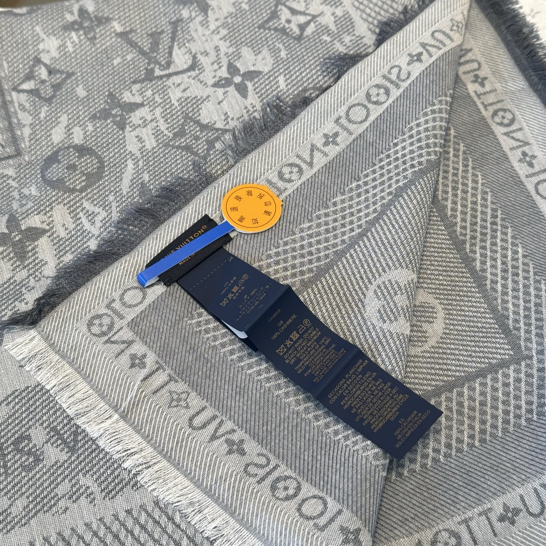 Louis Vuitton 皇室LV路易威登 硬货 品质好到几宿都不能正常入眠 可以pk的最 的品质 Malles Merveilleuses 绵羊毛披肩向昔日品牌广告海报采撷灵感