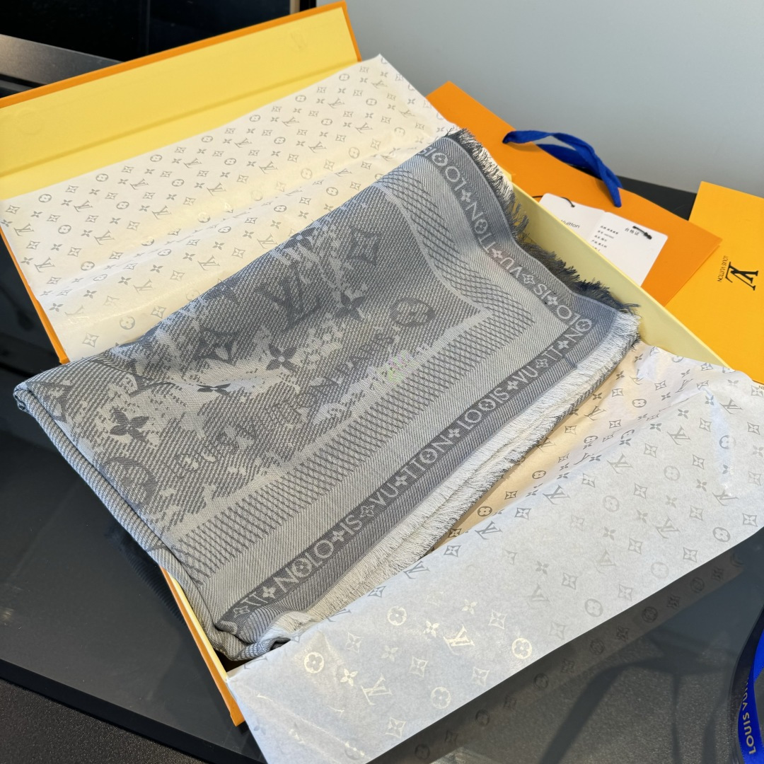 Louis Vuitton 皇室LV路易威登 硬货 品质好到几宿都不能正常入眠 可以pk的最 的品质 Malles Merveilleuses 绵羊毛披肩向昔日品牌广告海报采撷灵感