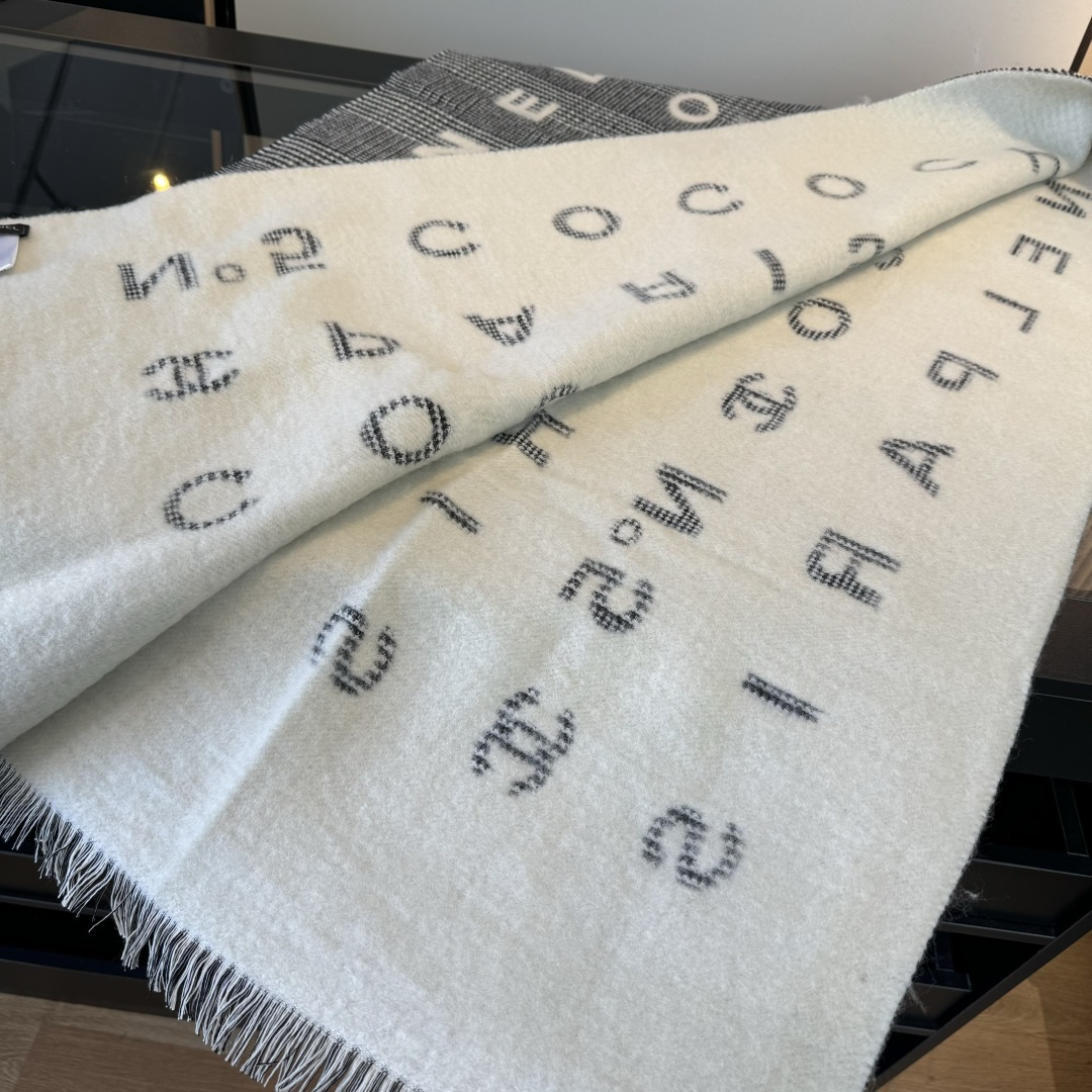 Chanel 重磅推荐 张予曦同款CHA · 香奈儿秋冬新品 · 羊绒轻缩围巾 臻选上乘的山羊绒纤维