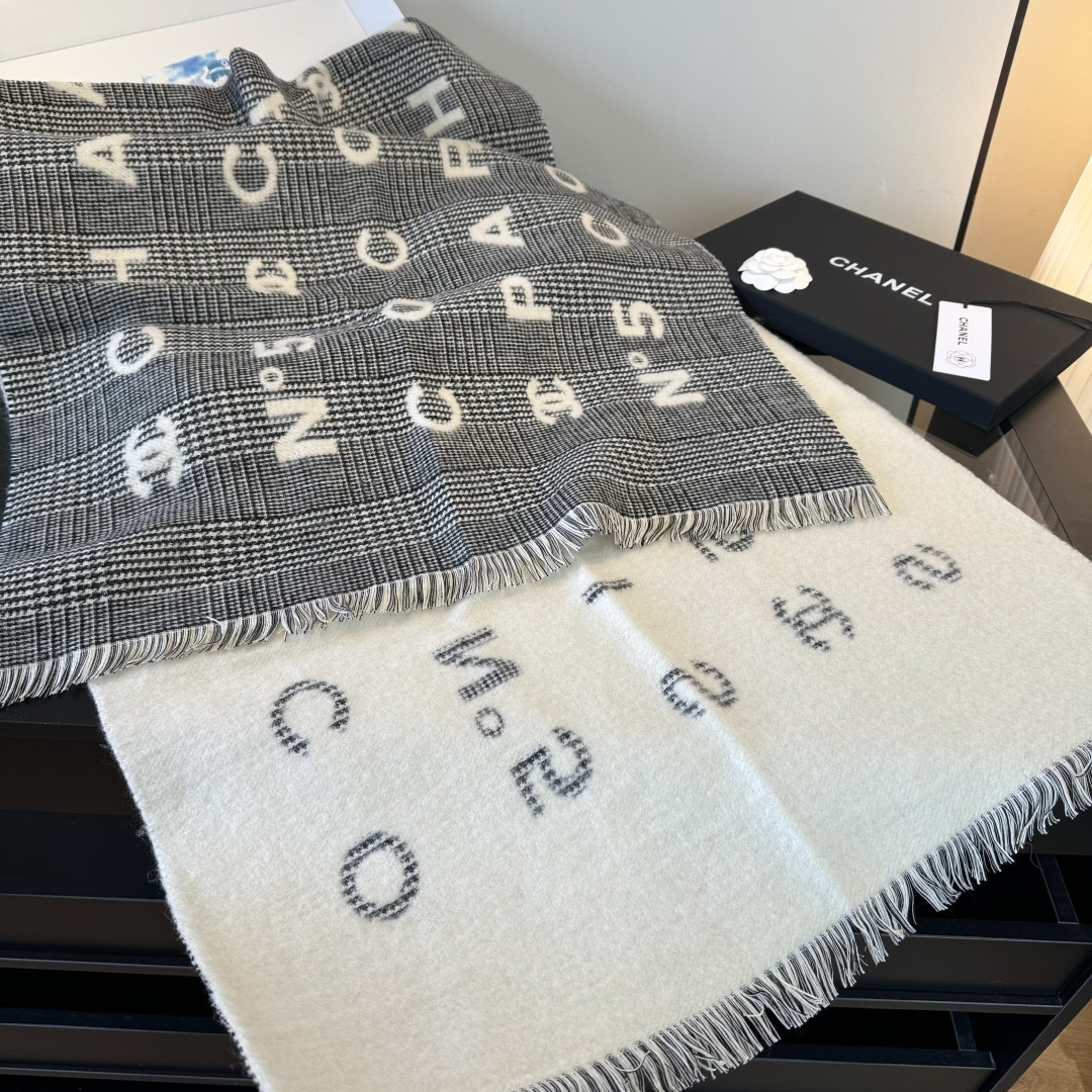 Chanel 重磅推荐 张予曦同款CHA · 香奈儿秋冬新品 · 羊绒轻缩围巾 臻选上乘的山羊绒纤维