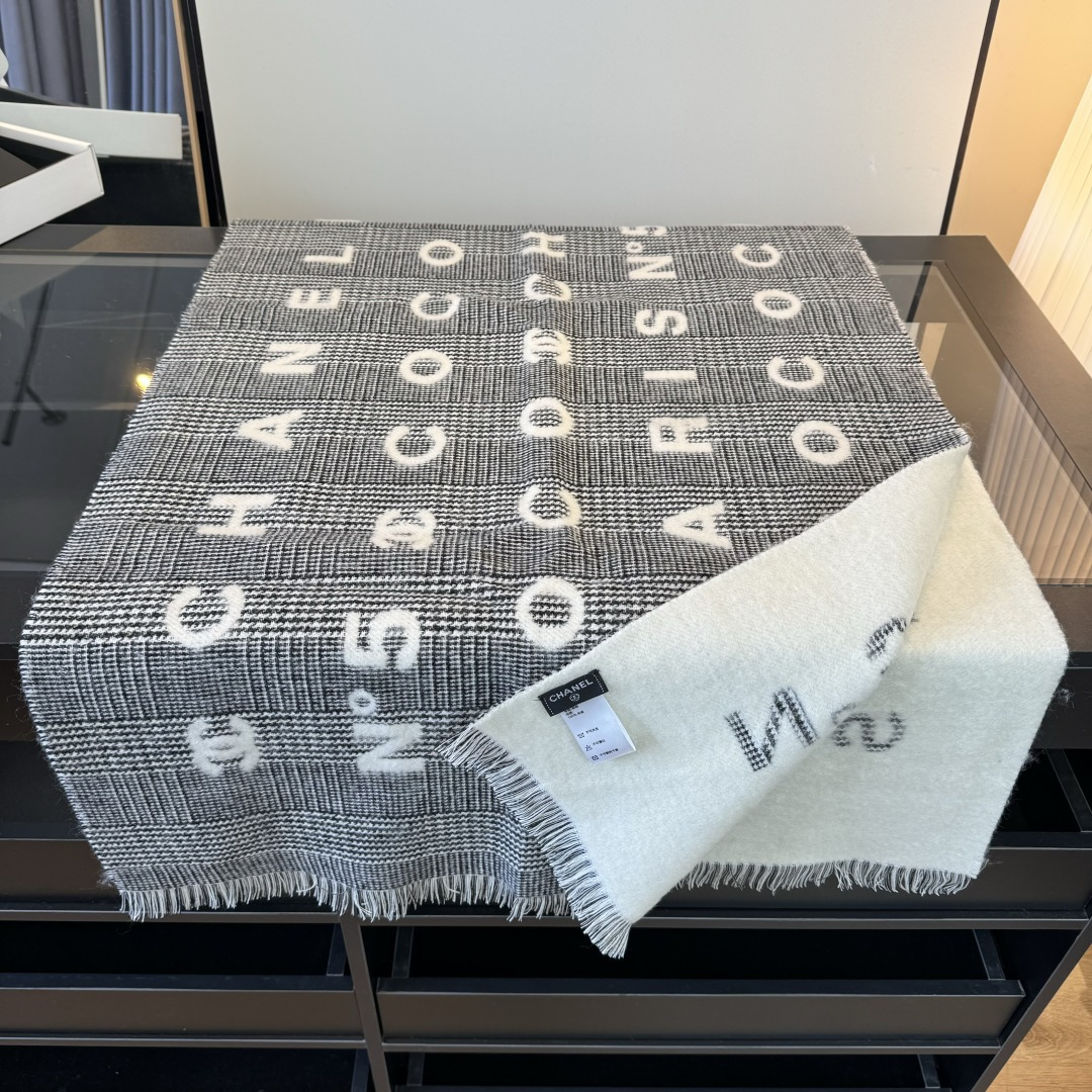 Chanel 重磅推荐 张予曦同款CHA · 香奈儿秋冬新品 · 羊绒轻缩围巾 臻选上乘的山羊绒纤维