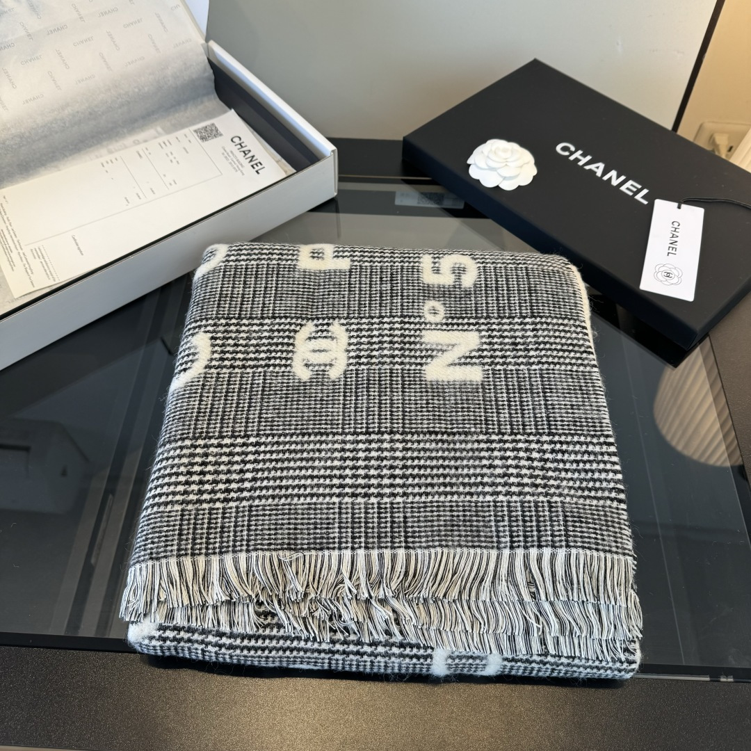 Chanel 重磅推荐 张予曦同款CHA · 香奈儿秋冬新品 · 羊绒轻缩围巾 臻选上乘的山羊绒纤维