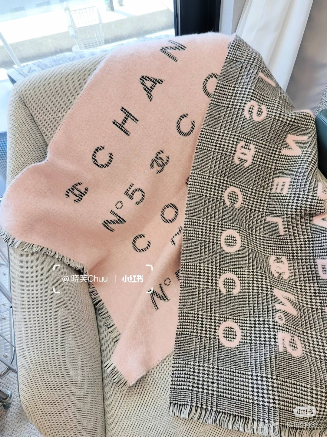 Chanel 重磅推荐 张予曦同款CHA · 香奈儿秋冬新品 · 羊绒轻缩围巾 臻选上乘的山羊绒纤维