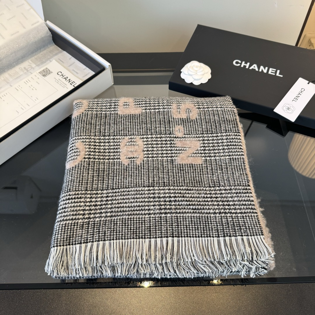Chanel 重磅推荐 张予曦同款CHA · 香奈儿秋冬新品 · 羊绒轻缩围巾 臻选上乘的山羊绒纤维