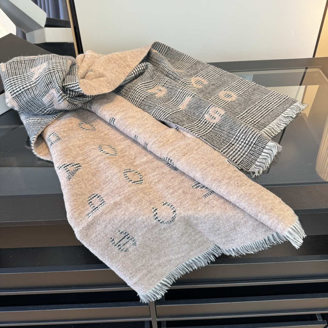Chanel 重磅推荐 张予曦同款CHA · 香奈儿秋冬新品 · 羊绒轻缩围巾 臻选上乘的山羊绒纤维