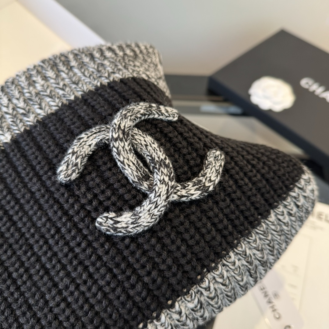 Chanel Chanel25秋冬新款24b针织围巾羊绒针织长巾‼ 美翻了 御用殿堂级 ‼ 新款在售 进口纯羊绒针织毛线 美丽至极 真的 上身极为衬肤色 百搭 不 自己看吧 ‼围巾尺寸30*200cm