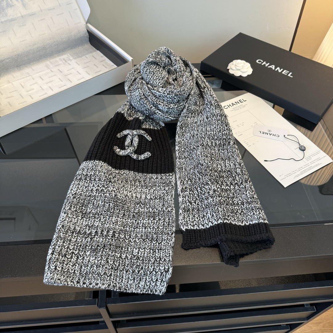 Chanel Chanel25秋冬新款24b针织围巾羊绒针织长巾‼ 美翻了 御用殿堂级 ‼ 新款在售 进口纯羊绒针织毛线 美丽至极 真的 上身极为衬肤色 百搭 不 自己看吧 ‼围巾尺寸30*200cm