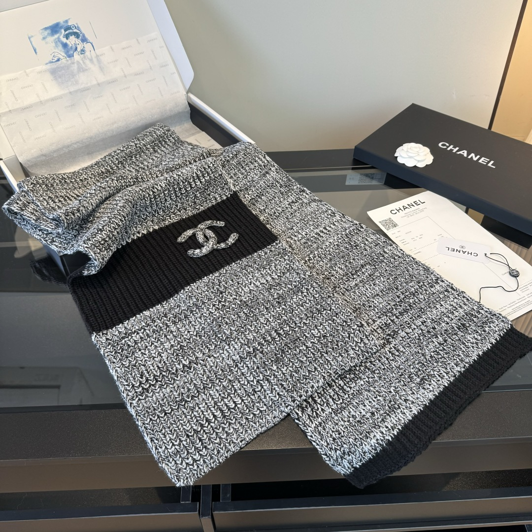 Chanel Chanel25秋冬新款24b针织围巾羊绒针织长巾‼ 美翻了 御用殿堂级 ‼ 新款在售 进口纯羊绒针织毛线 美丽至极 真的 上身极为衬肤色 百搭 不 自己看吧 ‼围巾尺寸30*200cm