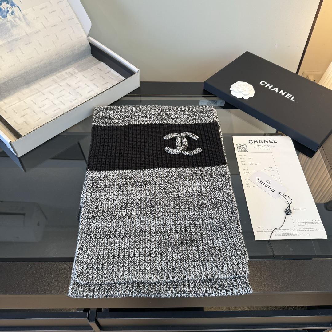 Chanel Chanel25秋冬新款24b针织围巾羊绒针织长巾‼ 美翻了 御用殿堂级 ‼ 新款在售 进口纯羊绒针织毛线 美丽至极 真的 上身极为衬肤色 百搭 不 自己看吧 ‼围巾尺寸30*200cm
