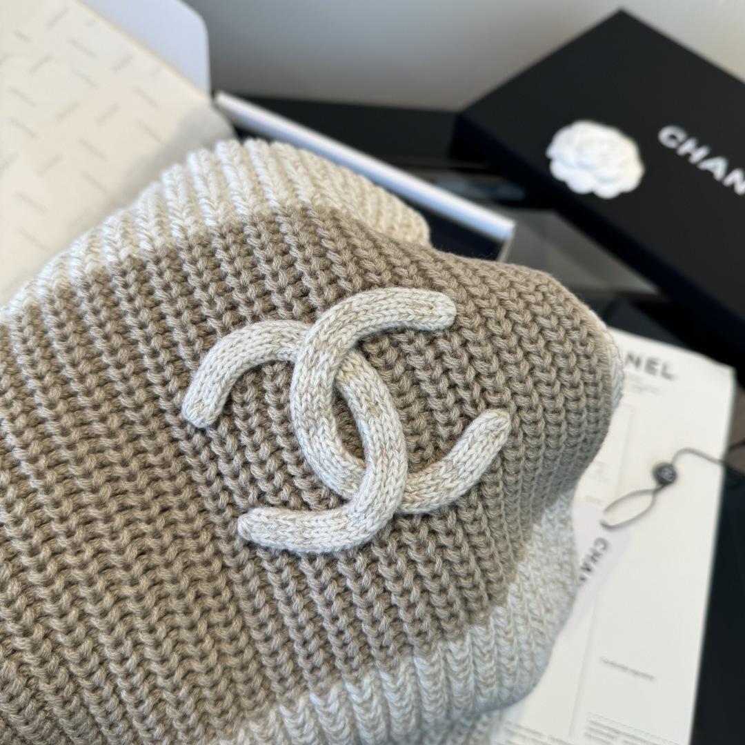 Chanel Chanel25秋冬新款24b针织围巾羊绒针织长巾‼ 美翻了 御用殿堂级 ‼ 新款在售 进口纯羊绒针织毛线 美丽至极 真的 上身极为衬肤色 百搭 不 自己看吧 ‼围巾尺寸30*200cm