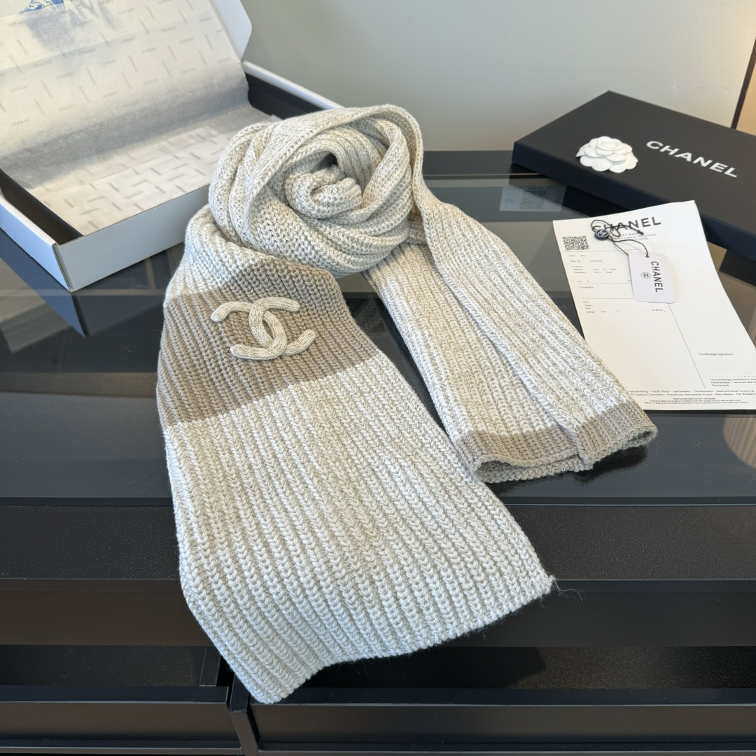 Chanel Chanel25秋冬新款24b针织围巾羊绒针织长巾‼ 美翻了 御用殿堂级 ‼ 新款在售 进口纯羊绒针织毛线 美丽至极 真的 上身极为衬肤色 百搭 不 自己看吧 ‼围巾尺寸30*200cm
