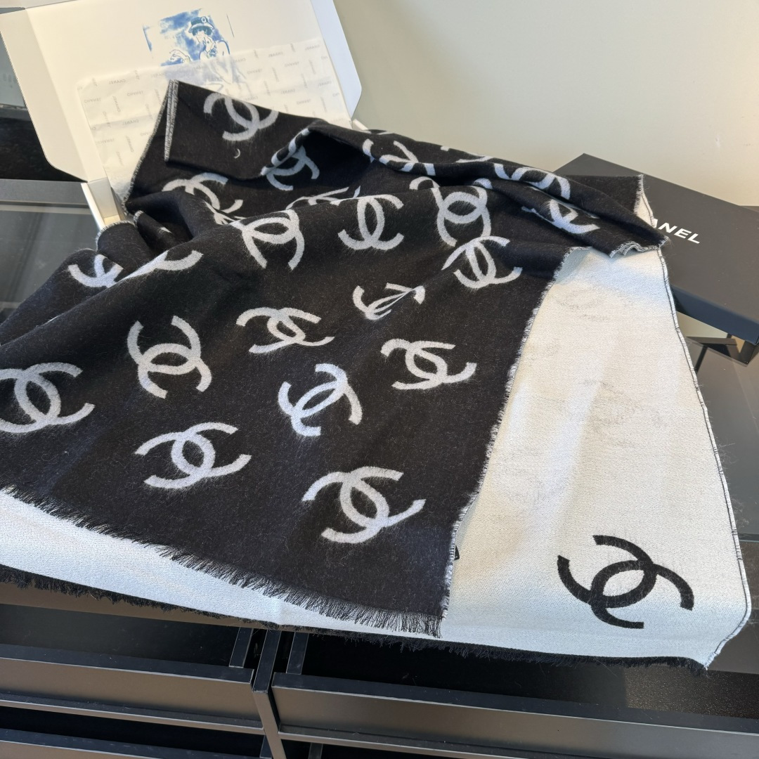 Chanel 对版质量 𝐂𝐡𝐚𝐧𝐞𝐥 • 𝟐𝟓𝐁《大书章双面披肩》黑白色