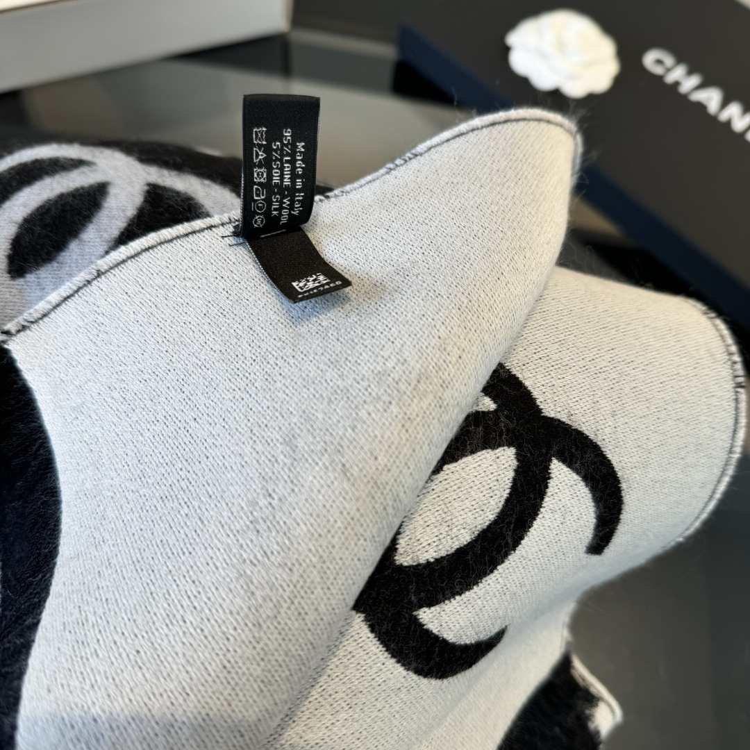 Chanel 对版质量 𝐂𝐡𝐚𝐧𝐞𝐥 • 𝟐𝟓𝐁《大书章双面披肩》黑白色
