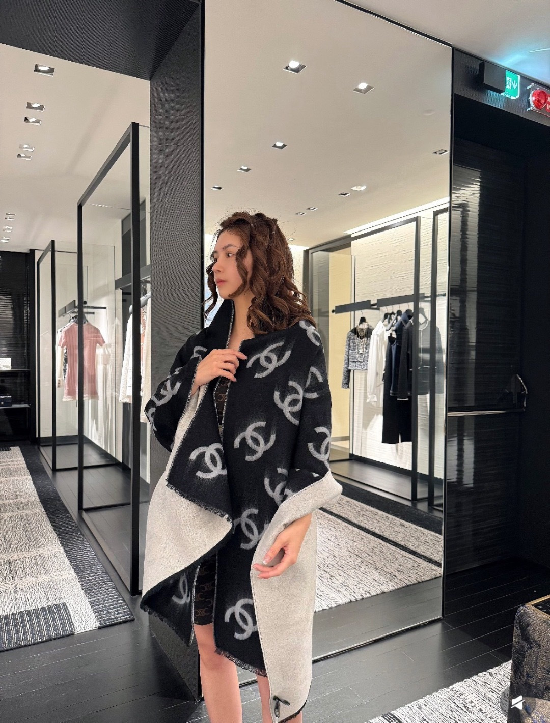 Chanel 对版质量 𝐂𝐡𝐚𝐧𝐞𝐥 • 𝟐𝟓𝐁《大书章双面披肩》黑白色