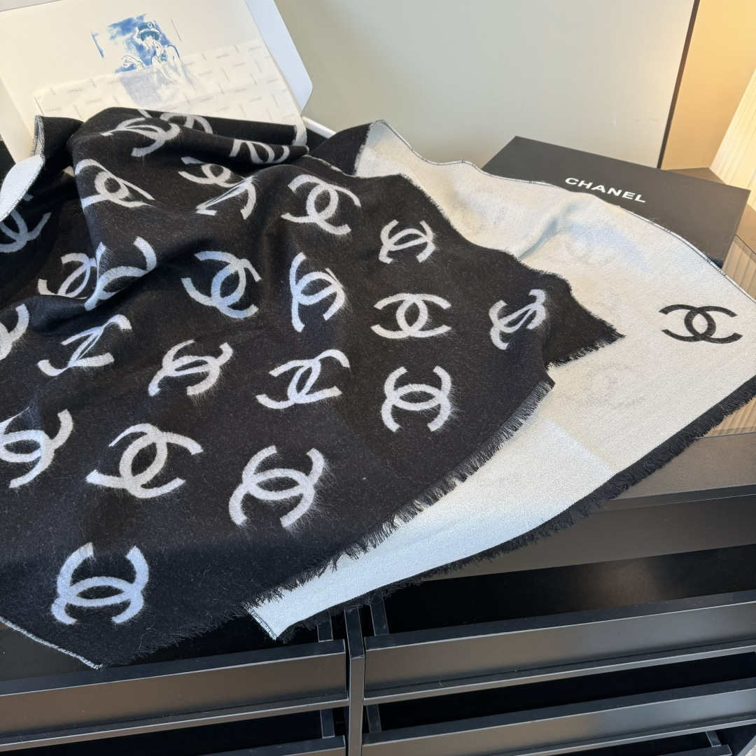 Chanel 对版质量 𝐂𝐡𝐚𝐧𝐞𝐥 • 𝟐𝟓𝐁《大书章双面披肩》黑白色