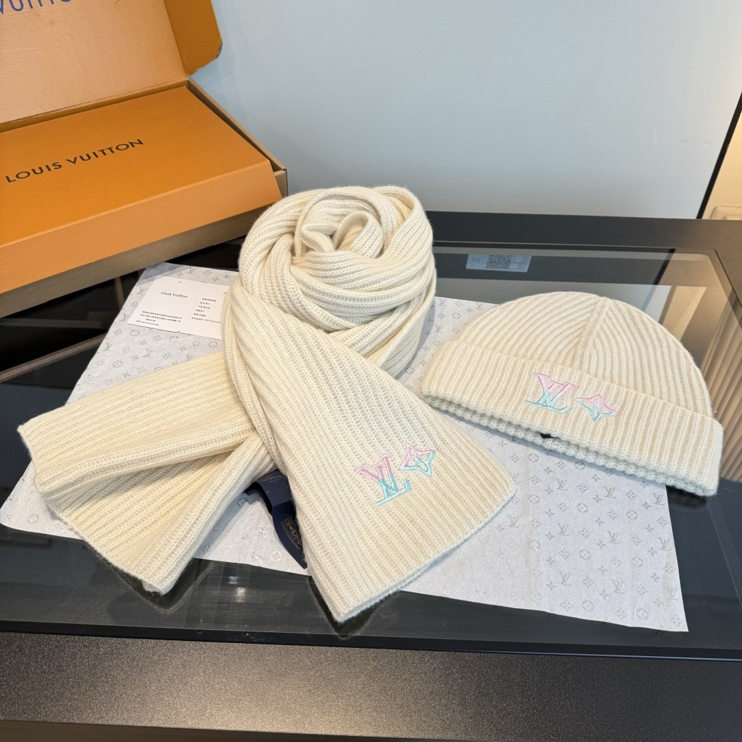 Louis Vuitton Lv路易斯新款 围巾帽子套装 百分百 羊绒 暖暖呼呼