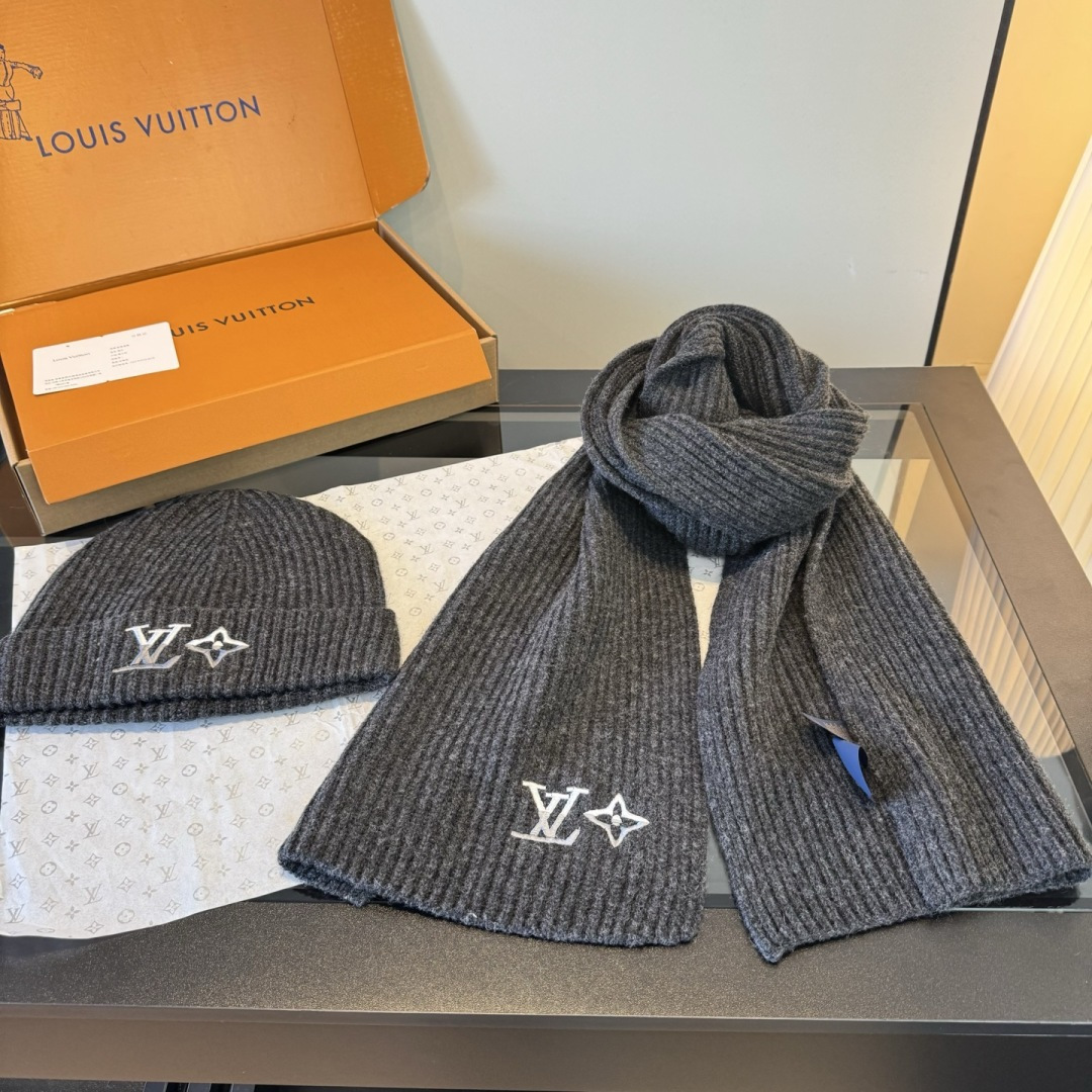 Louis Vuitton Lv路易斯新款 围巾帽子套装 百分百 羊绒 暖暖呼呼
