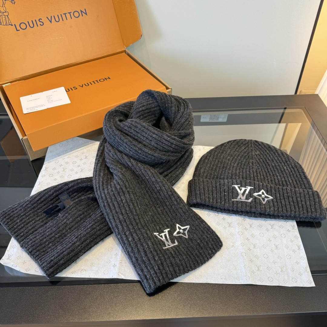 Louis Vuitton Lv路易斯新款 围巾帽子套装 百分百 羊绒 暖暖呼呼