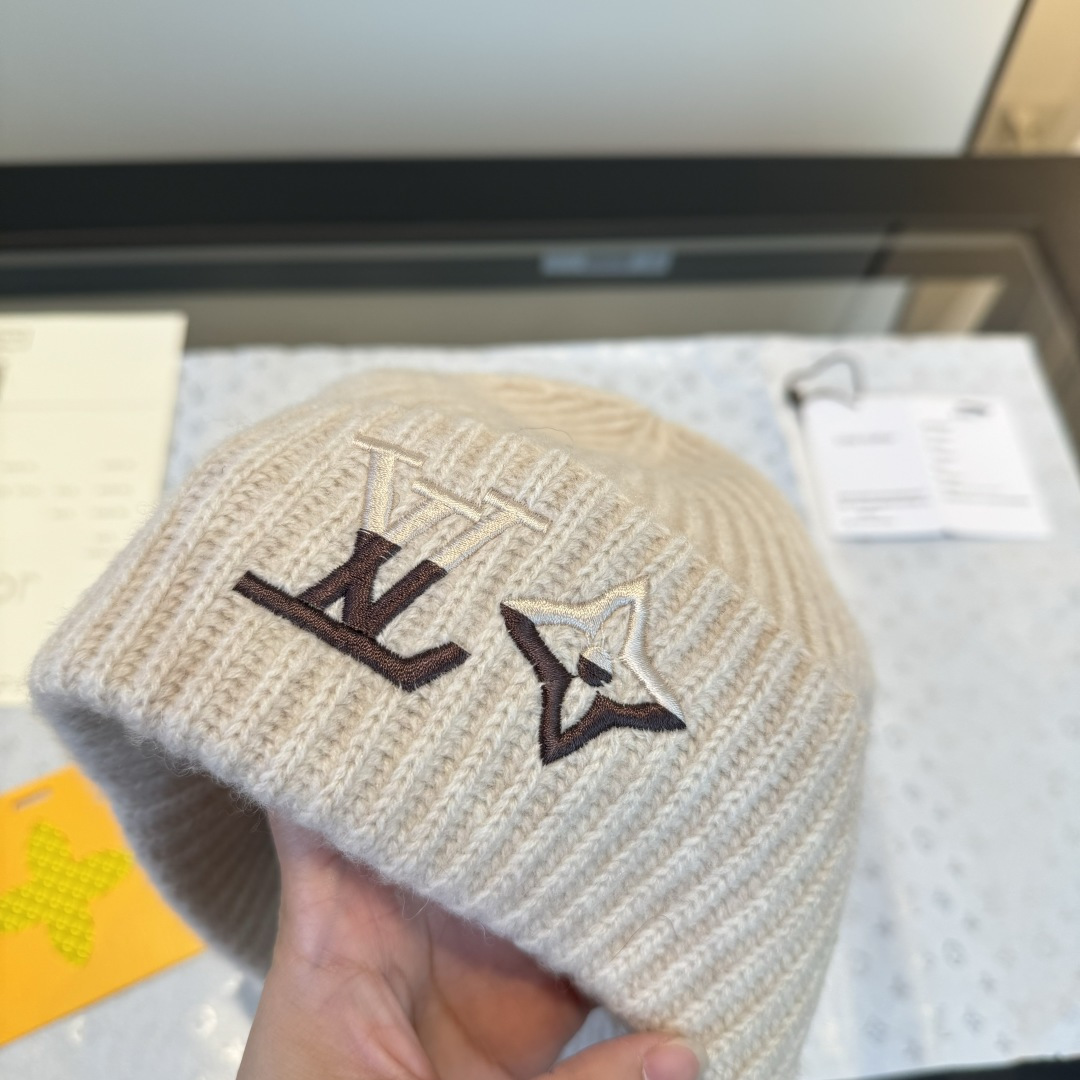 Louis Vuitton Lv路易斯新款 围巾帽子套装 百分百 羊绒 暖暖呼呼