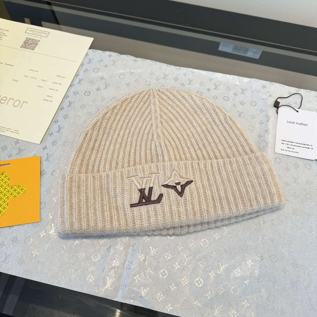 Louis Vuitton Lv路易斯新款 围巾帽子套装 百分百 羊绒 暖暖呼呼