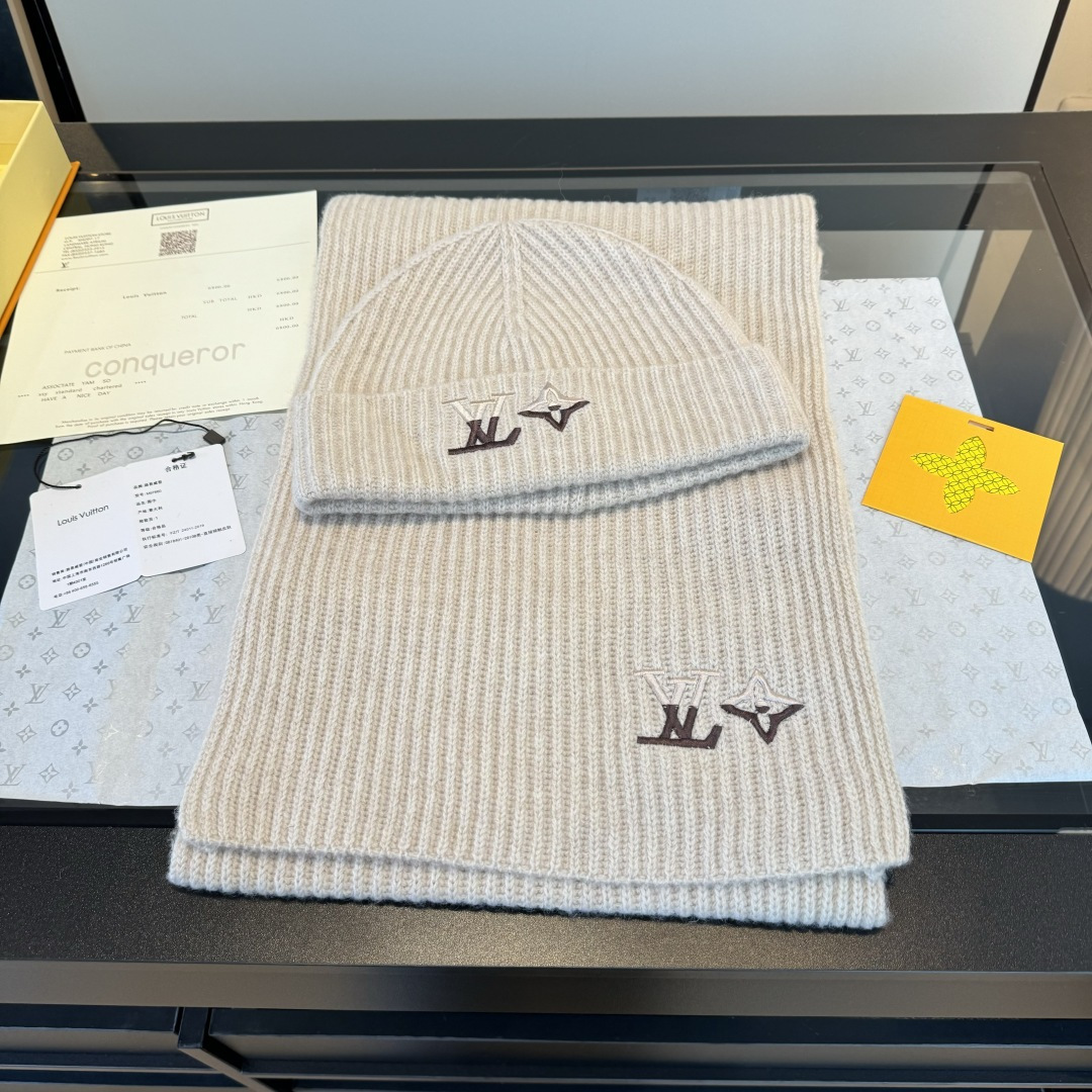 Louis Vuitton Lv路易斯新款 围巾帽子套装 百分百 羊绒 暖暖呼呼