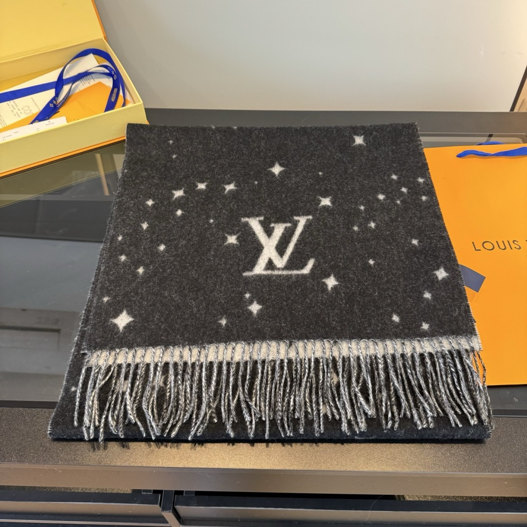 Louis Vuitton 𝐋𝐨𝐮𝐢𝐬 𝐕𝐮𝐢𝐭𝐭𝐨𝐧 Galaxy 星空羊绒披肩