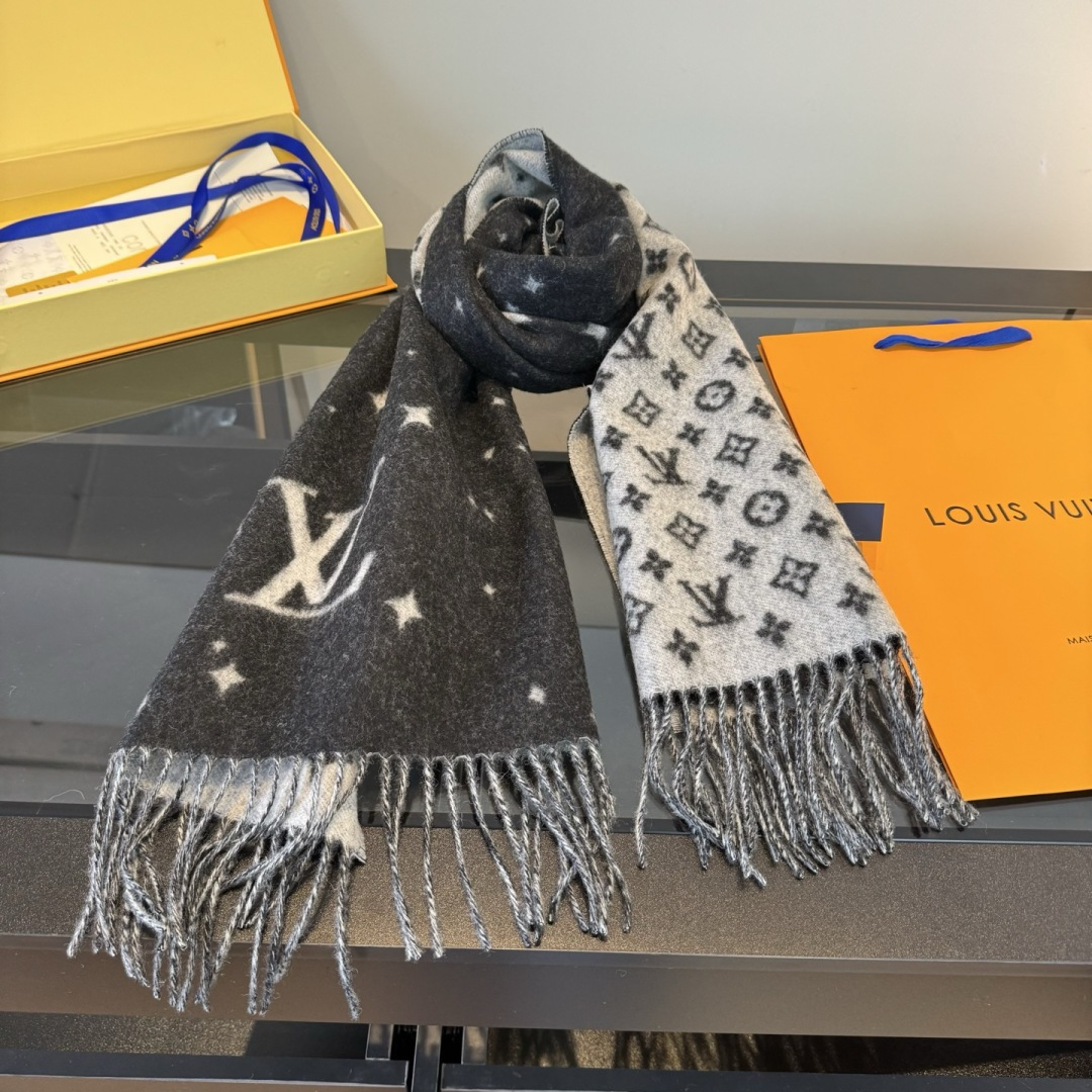 Louis Vuitton 𝐋𝐨𝐮𝐢𝐬 𝐕𝐮𝐢𝐭𝐭𝐨𝐧 Galaxy 星空羊绒披肩