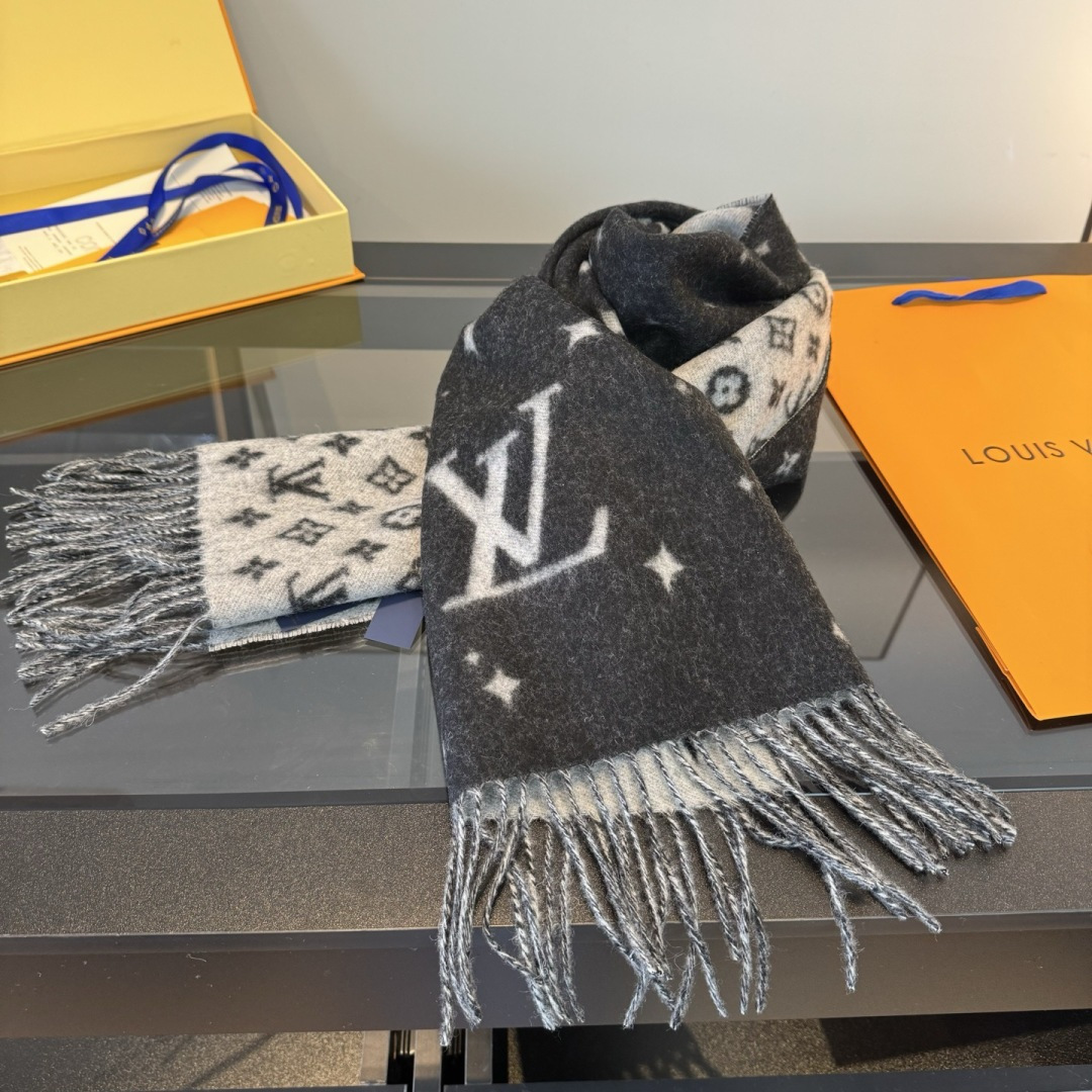 Louis Vuitton 𝐋𝐨𝐮𝐢𝐬 𝐕𝐮𝐢𝐭𝐭𝐨𝐧 Galaxy 星空羊绒披肩