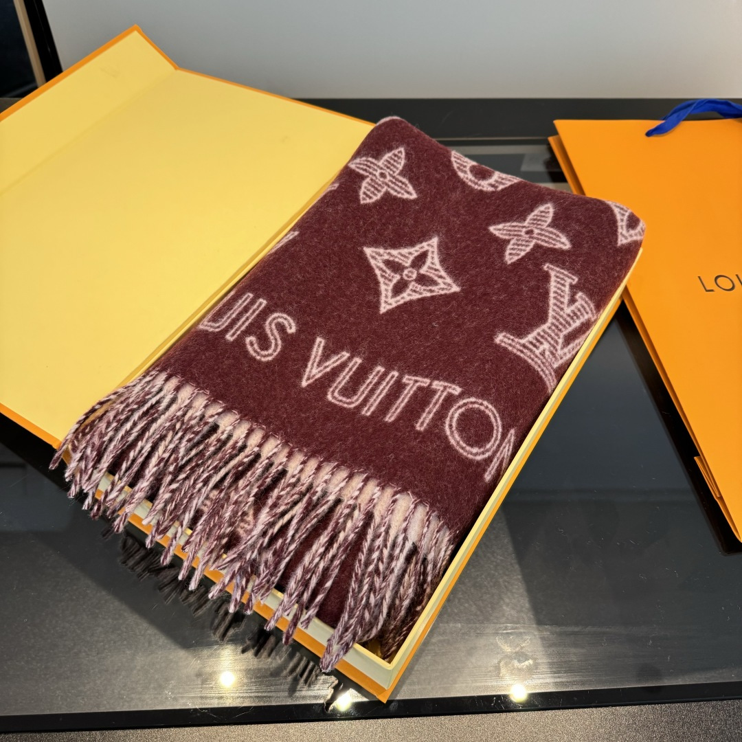 Louis Vuitton 驴家双面立体提花镂空围巾披肩