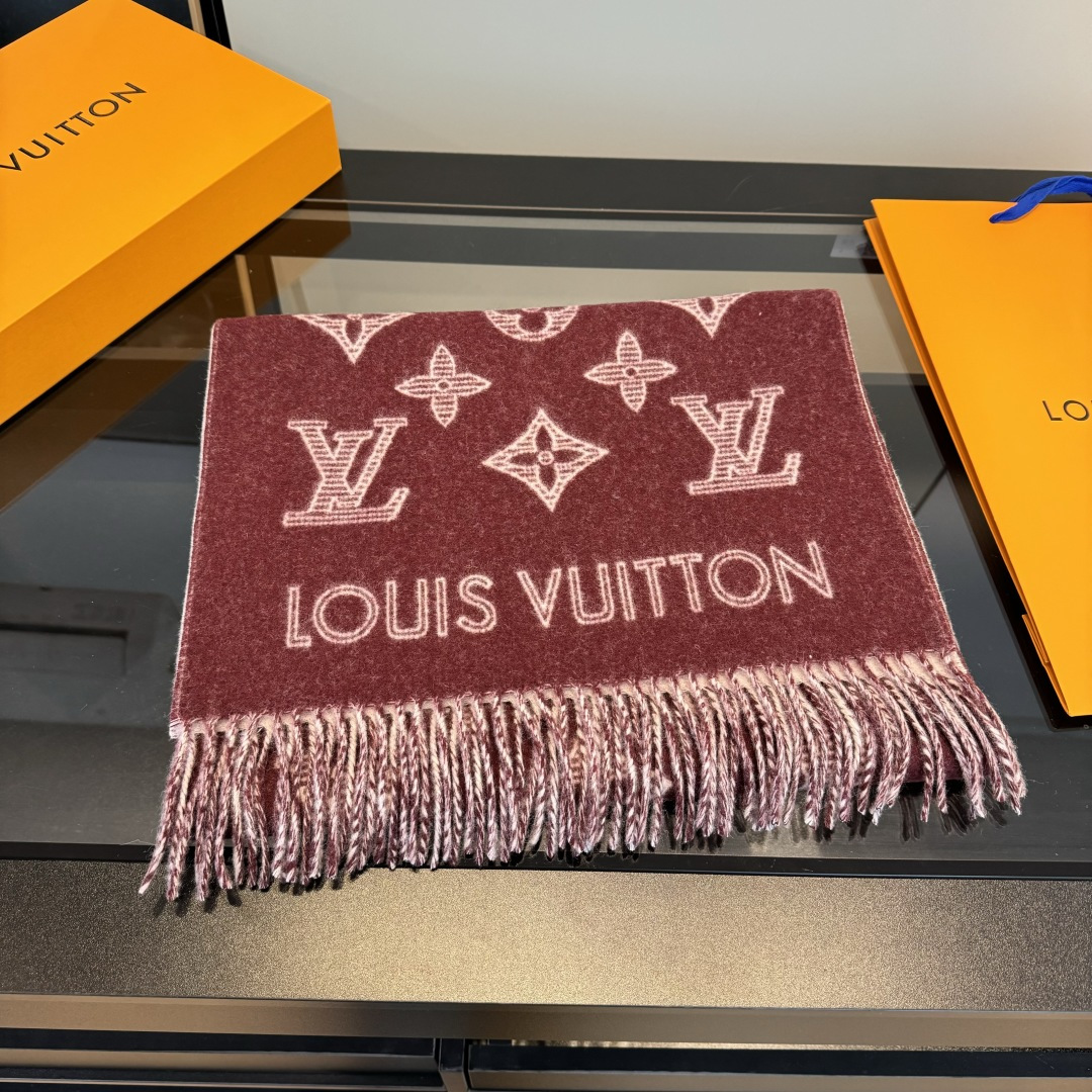 Louis Vuitton 驴家双面立体提花镂空围巾披肩