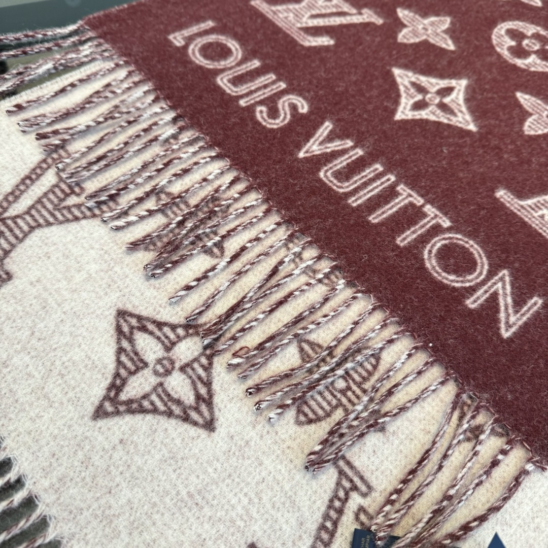 Louis Vuitton 驴家双面立体提花镂空围巾披肩
