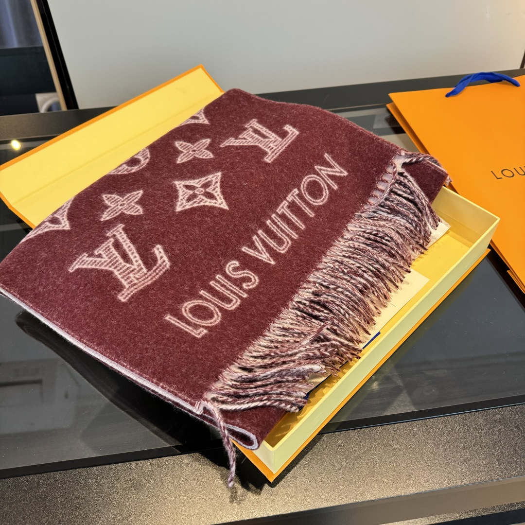 Louis Vuitton 驴家双面立体提花镂空围巾披肩