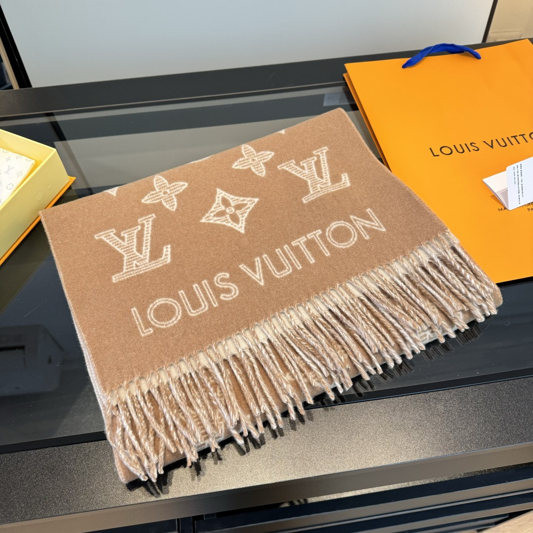 Louis Vuitton 驴家双面立体提花镂空围巾披肩