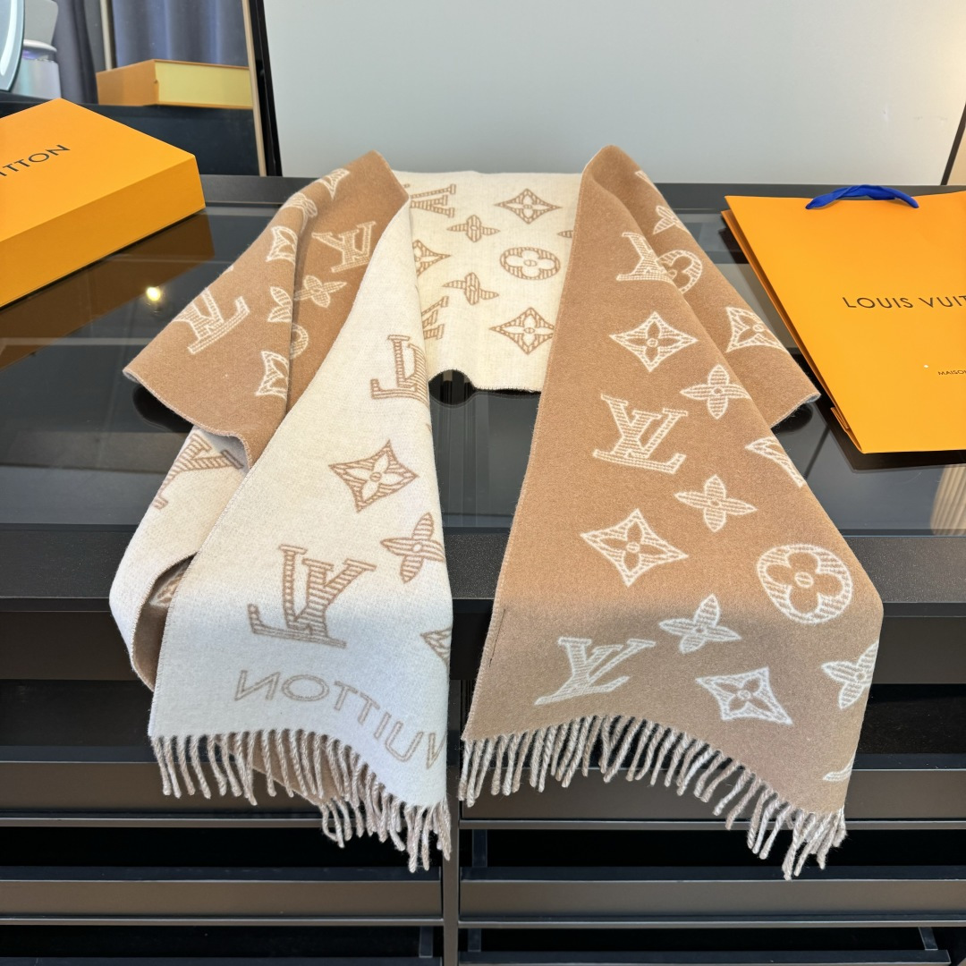 Louis Vuitton 驴家双面立体提花镂空围巾披肩