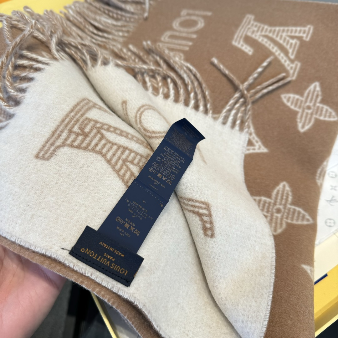 Louis Vuitton 驴家双面立体提花镂空围巾披肩