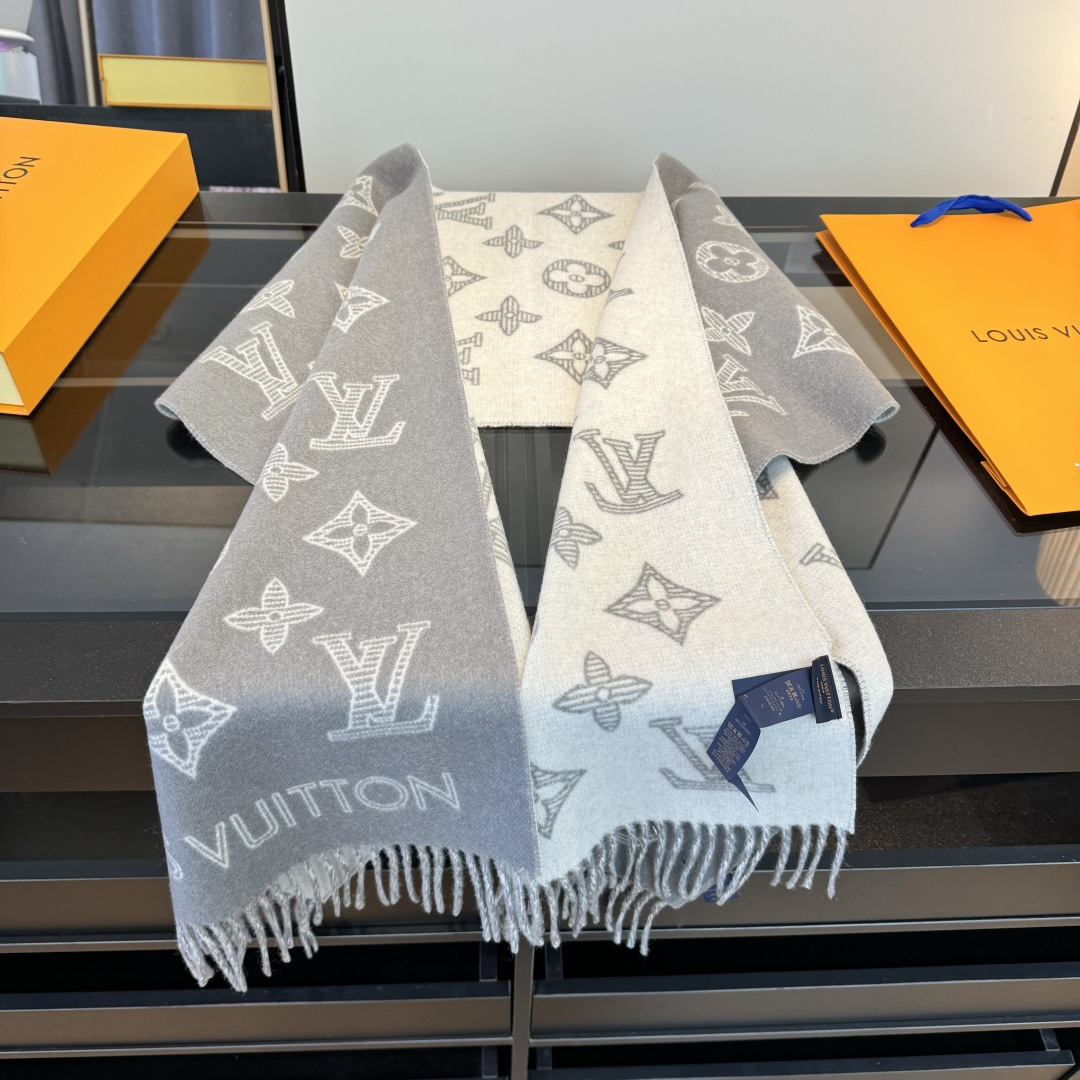 Louis Vuitton 驴家双面立体提花镂空围巾披肩