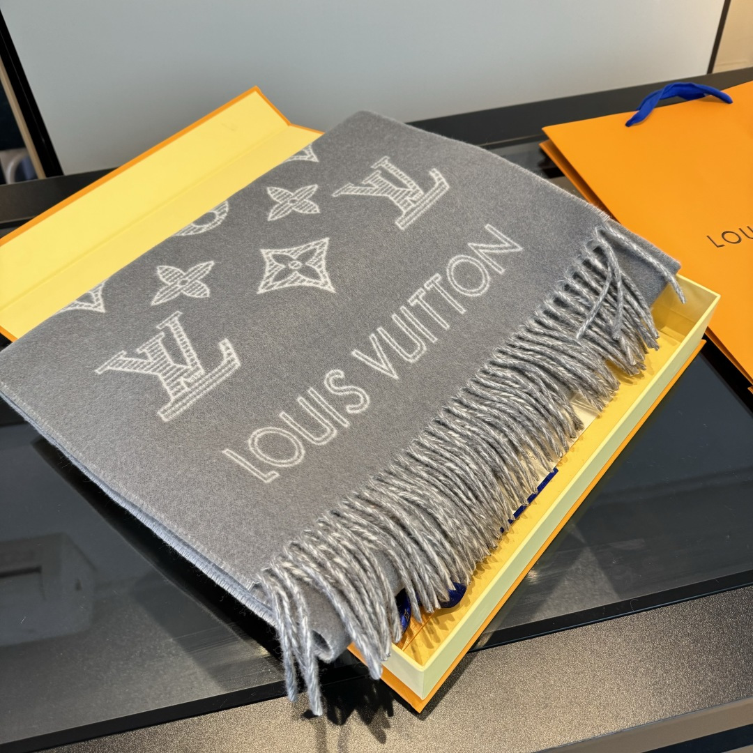 Louis Vuitton 驴家双面立体提花镂空围巾披肩