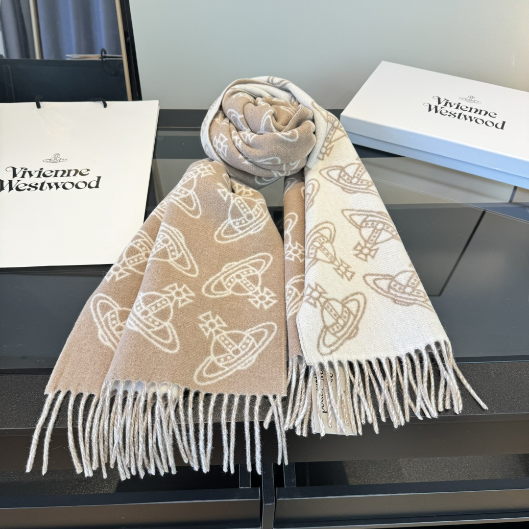 Vivienne Westwood Westwood”最爱的土星 从精神上 Vivenne Westwood才是最能代表英国人的 品牌