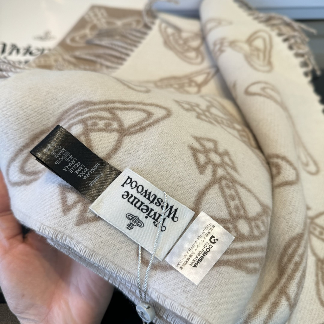 Vivienne Westwood Westwood”最爱的土星 从精神上 Vivenne Westwood才是最能代表英国人的 品牌