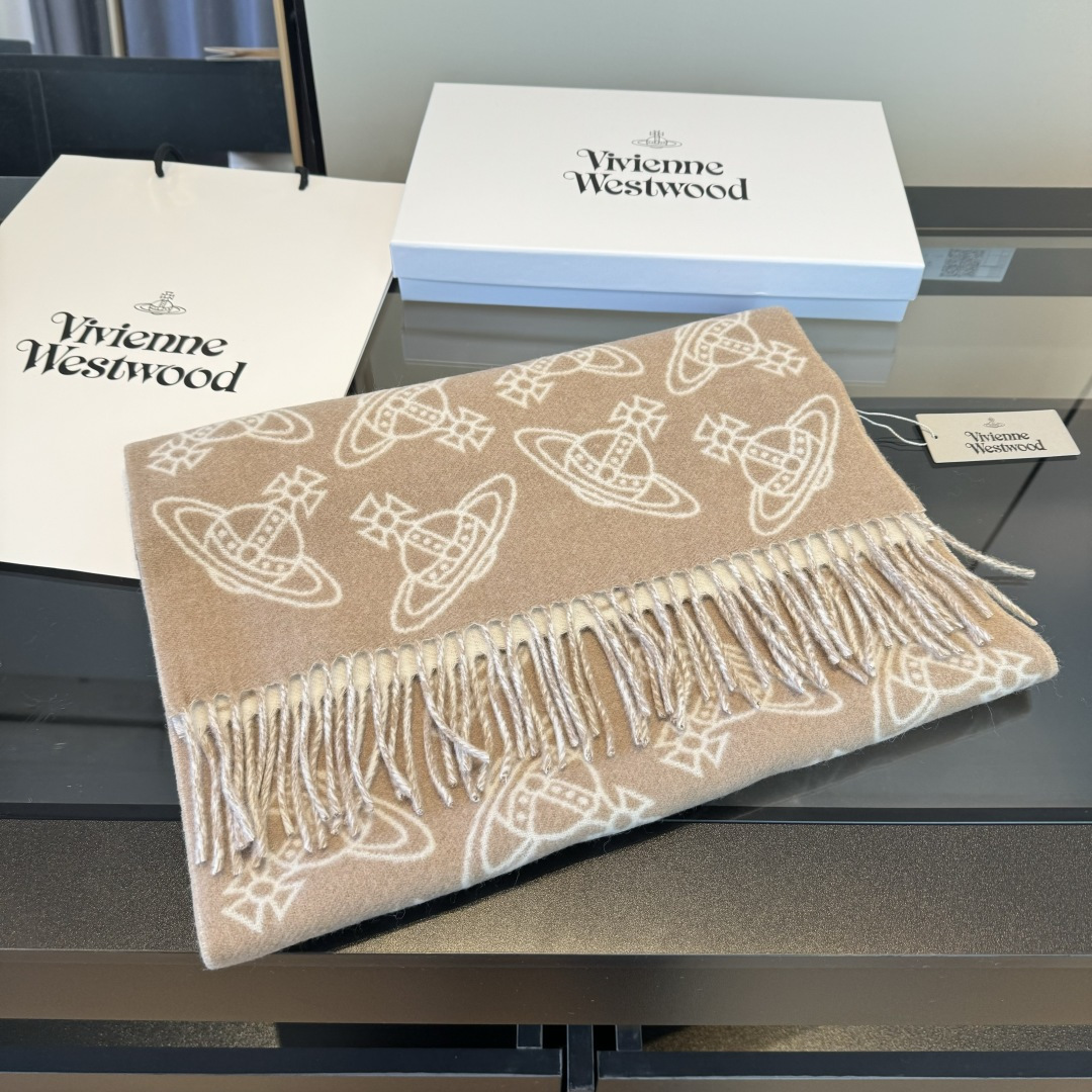 Vivienne Westwood Westwood”最爱的土星 从精神上 Vivenne Westwood才是最能代表英国人的 品牌