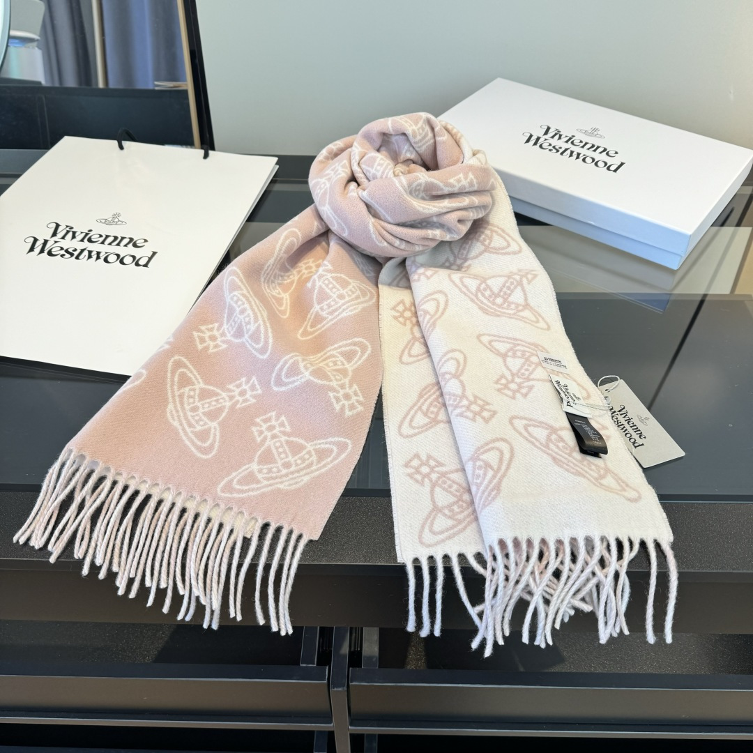 Vivienne Westwood Westwood”最爱的土星 从精神上 Vivenne Westwood才是最能代表英国人的 品牌