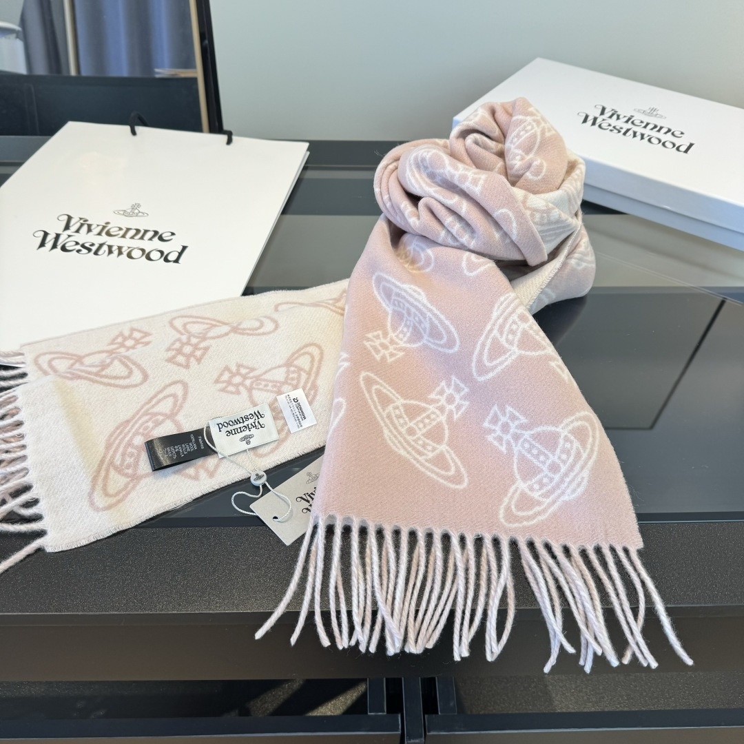 Vivienne Westwood Westwood”最爱的土星 从精神上 Vivenne Westwood才是最能代表英国人的 品牌