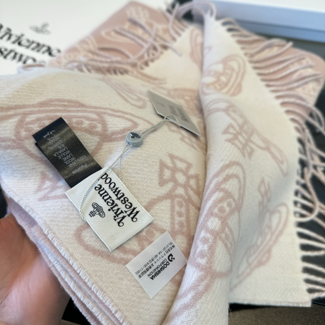 Vivienne Westwood Westwood”最爱的土星 从精神上 Vivenne Westwood才是最能代表英国人的 品牌